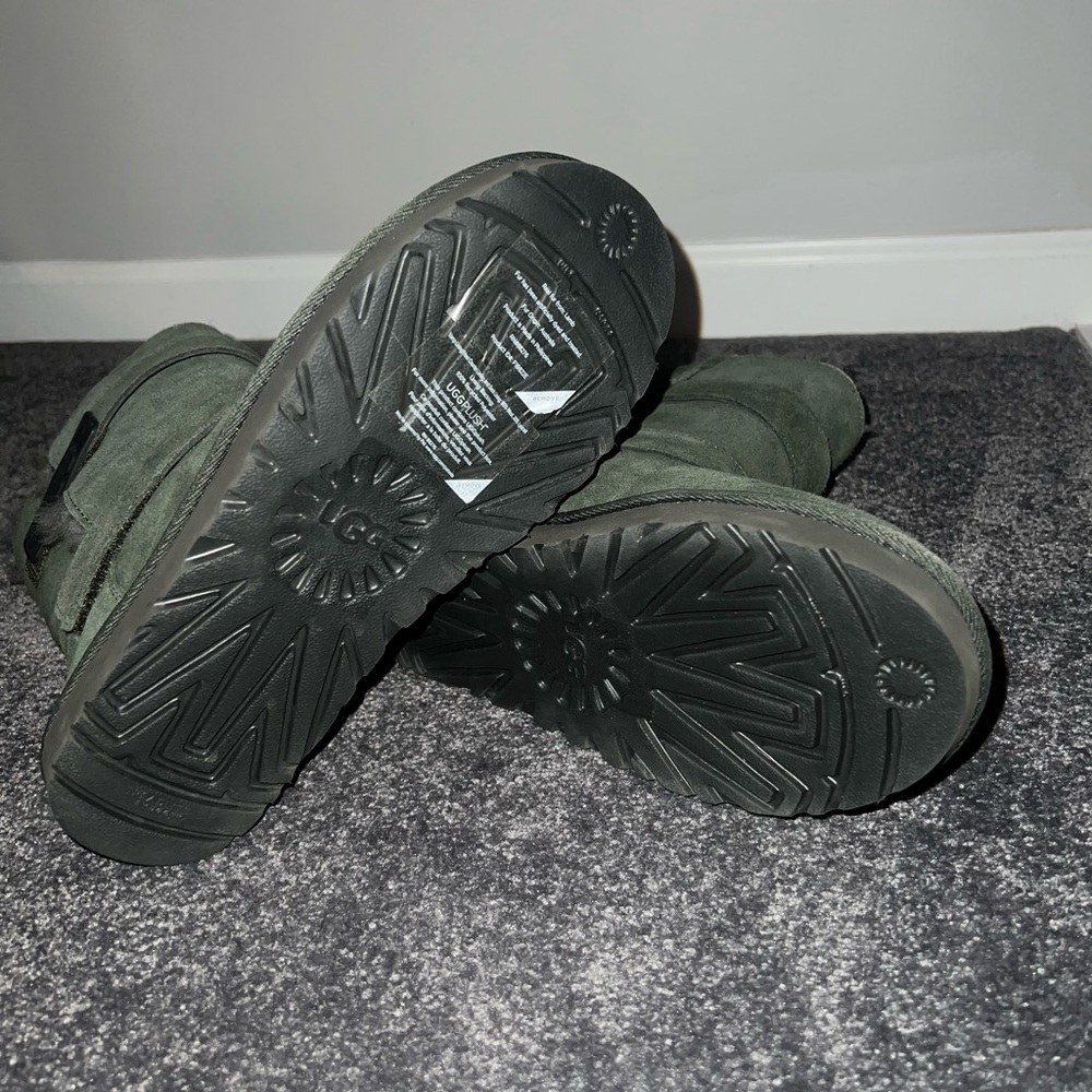 New!! Women's UGG Bailey Graphic Logo Boot (Size 9) - Picture 4 of 4